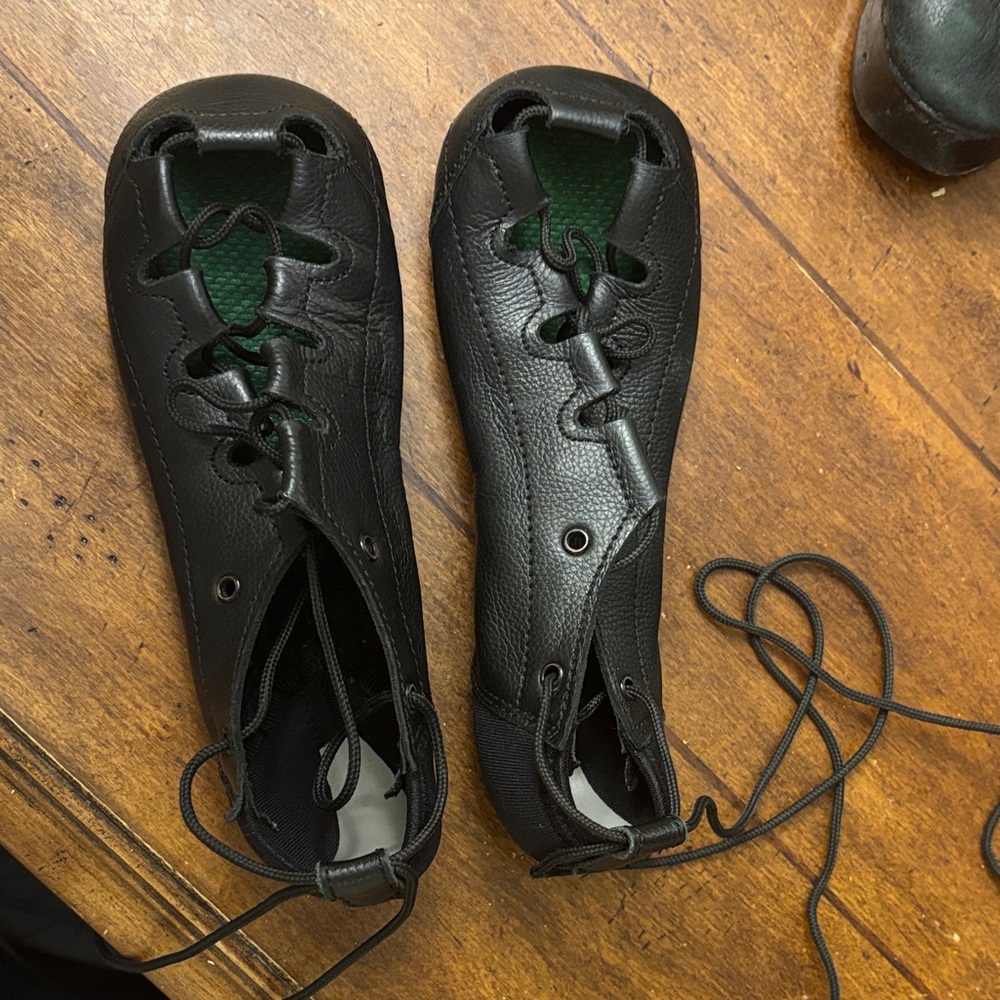 Black Men’s Lace-Up Minimalist Leather Shoes